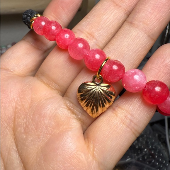 🖤 8mm Pink Dyed Jade & Lava Stone with Gold Leaf Heart Charm - Picture 2 of 3